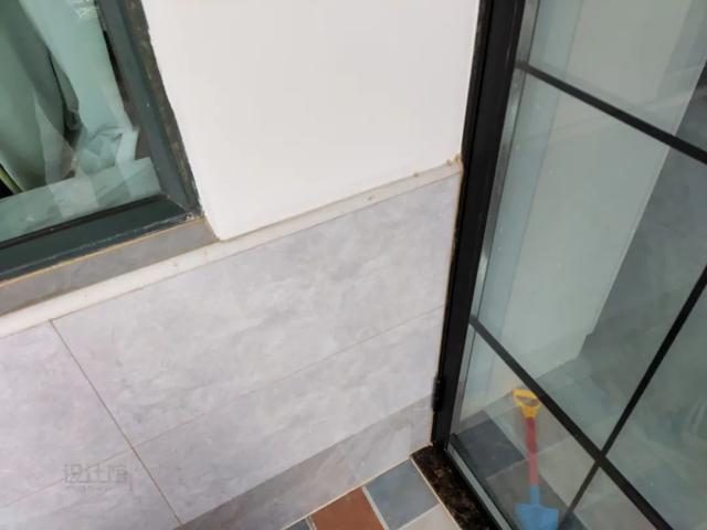 阳台墙砖掉了咋办(阳台墙砖掉了怎么办)