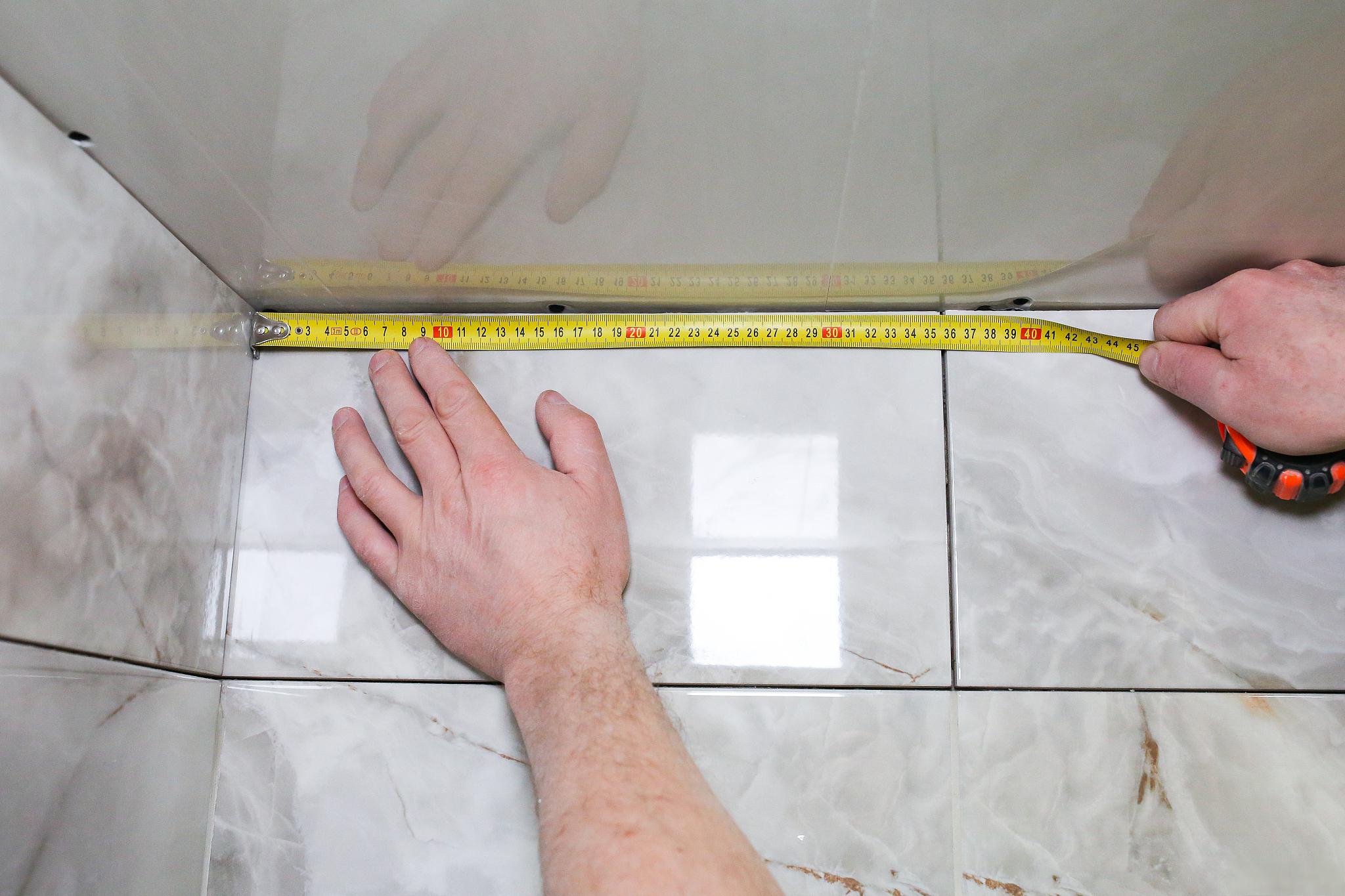 墙砖掉了几块怎么补救好一点(墙砖掉了几块怎么补救水泥没掉)